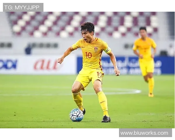 足球意外撞击眼睛的风险与防护措施探讨及应对策略